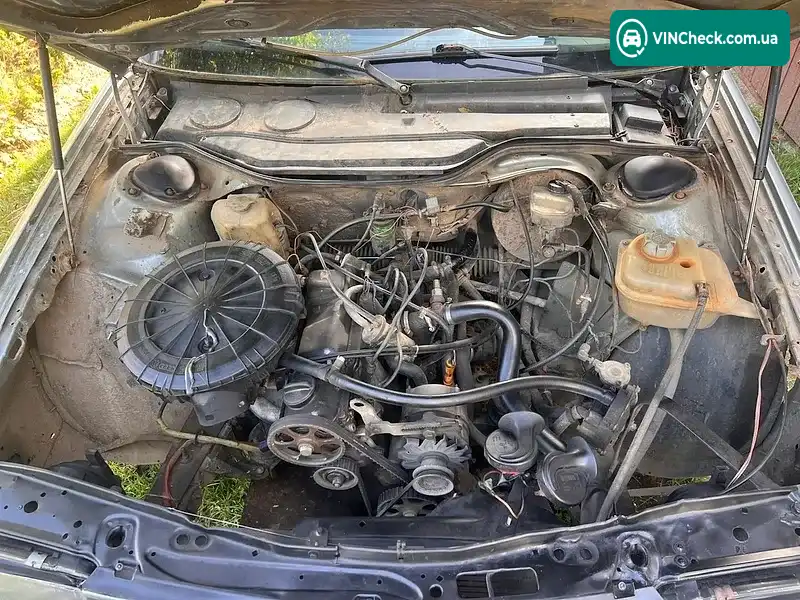 Audi 100 1985, фото з оголошення 2 з 5, VIN WAUZZZ44ZGN008210