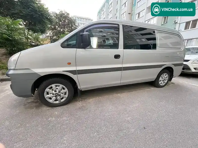 Hyundai H-1 2005, фото з оголошення 1 з 17, VIN KMJWVH7HP6U709646