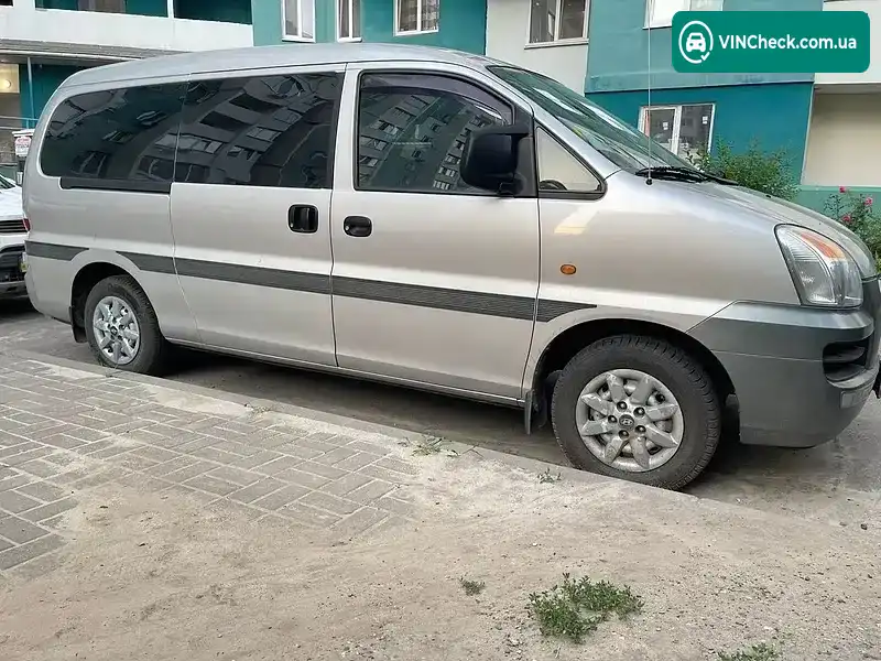 Hyundai H-1 2005, фото з оголошення 2 з 17, VIN KMJWVH7HP6U709646