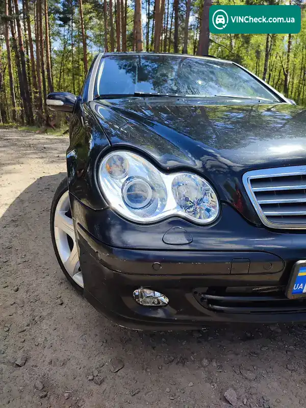 Mercedes-Benz C-Class 2004, фото з оголошення 2 з 15, VIN WDB2032161F607068