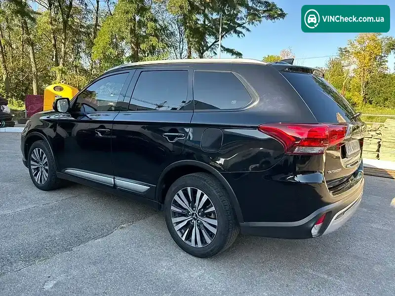 Mitsubishi Outlander 2019, фото з оголошення 1 з 17, VIN JA4AD3A32LZ024376