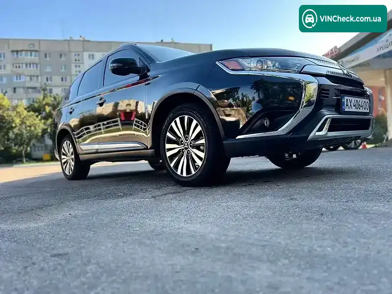 Mitsubishi Outlander 2019, фото з оголошення 2 з 17, VIN JA4AD3A32LZ024376