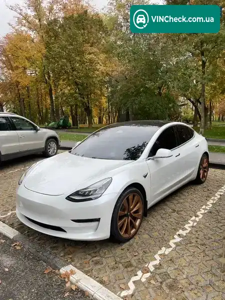 Tesla Model 3 2020, фото з оголошення 2 з 21, VIN 5YJ3E1EBXLF667405