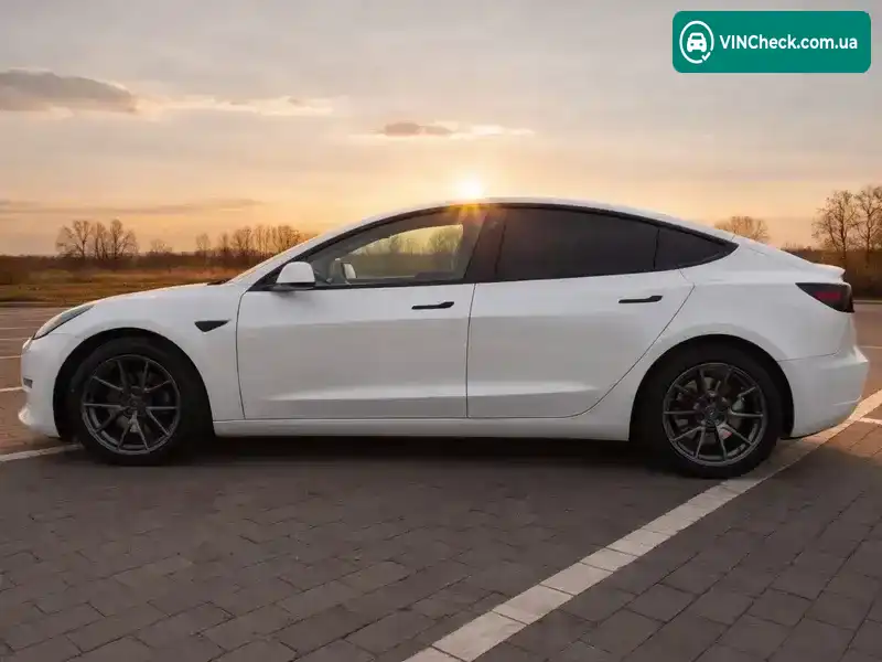 Tesla Model 3 2021, фото з оголошення 2 з 13, VIN 5YJ3E1EA5MF028356