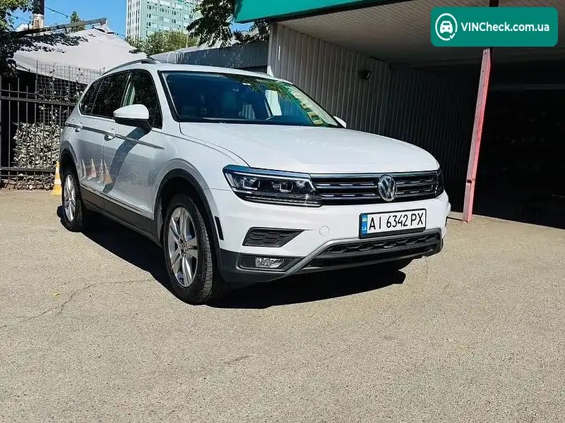Volkswagen Tiguan 2018, фото з оголошення 2 з 20, VIN 3VV2B7AX6JM220055