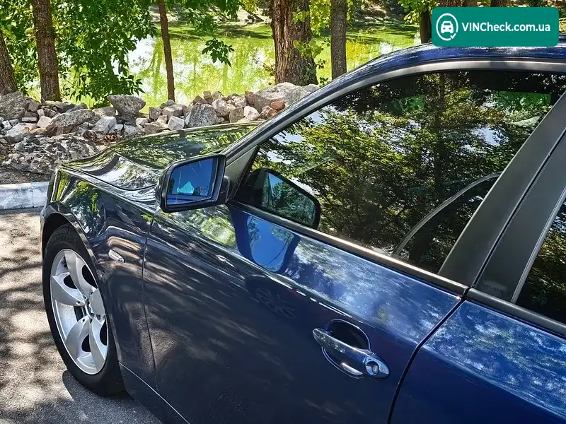 BMW 5 Series 2005, фото з оголошення 2 з 14, VIN WBANE31020B947422