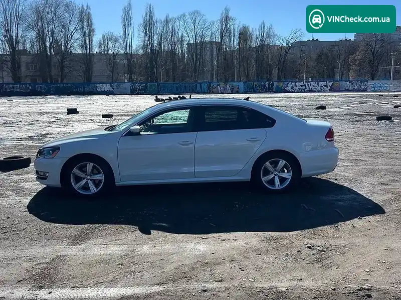Volkswagen Passat 2013, фото з оголошення 1 з 19, VIN 1VWBP7A38DC083412