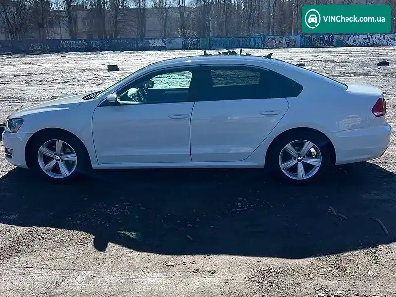 Volkswagen Passat 2013, фото з оголошення 2 з 19, VIN 1VWBP7A38DC083412