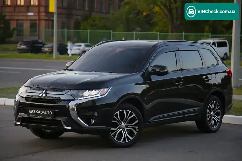 Mitsubishi Outlander 2018, фото з оголошення 1 з 20, VIN JA4JZ3AX6KZ606399