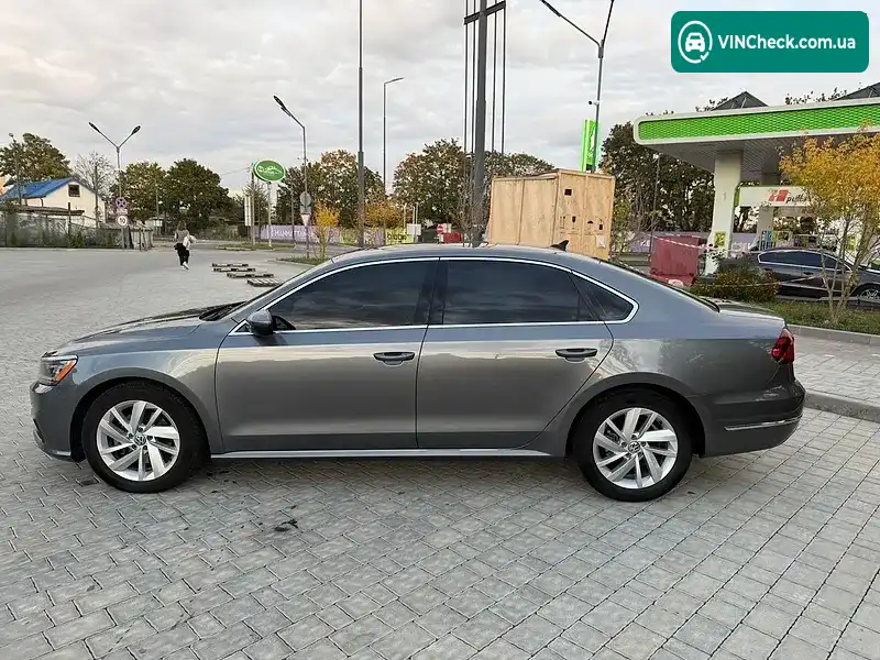 Volkswagen Passat 2017, фото з оголошення 2 з 20, VIN 1VWBA7A35JC015601
