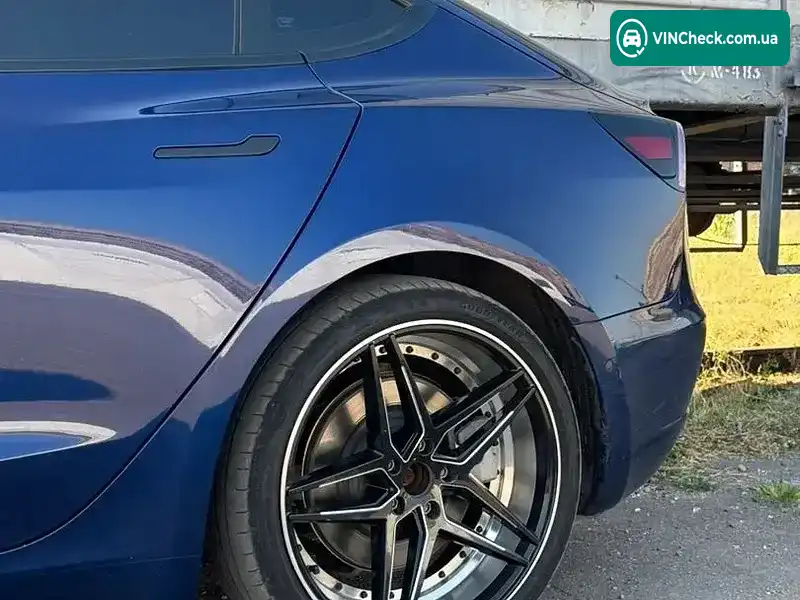 Tesla Model 3 2018, фото з оголошення 1 з 5, VIN 5YJ3E1EA5JF102659