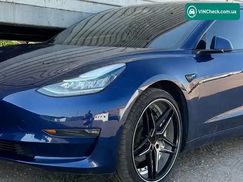 Tesla Model 3 2018, фото з оголошення 2 з 5, VIN 5YJ3E1EA5JF102659