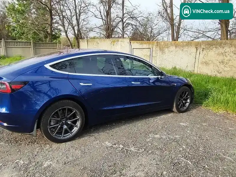 Tesla Model 3 2018, фото з оголошення 2 з 9, VIN 5YJ3E1EAXJF016960