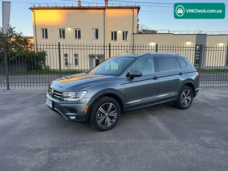 Volkswagen Tiguan 2017, фото з оголошення 1 з 20, VIN 3VV2B7AX5JM044051