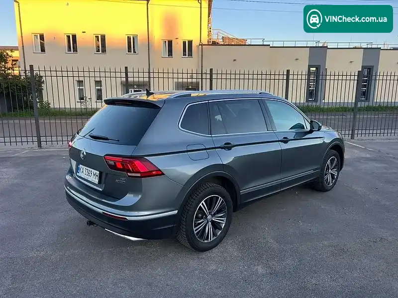 Volkswagen Tiguan 2017, фото з оголошення 2 з 20, VIN 3VV2B7AX5JM044051