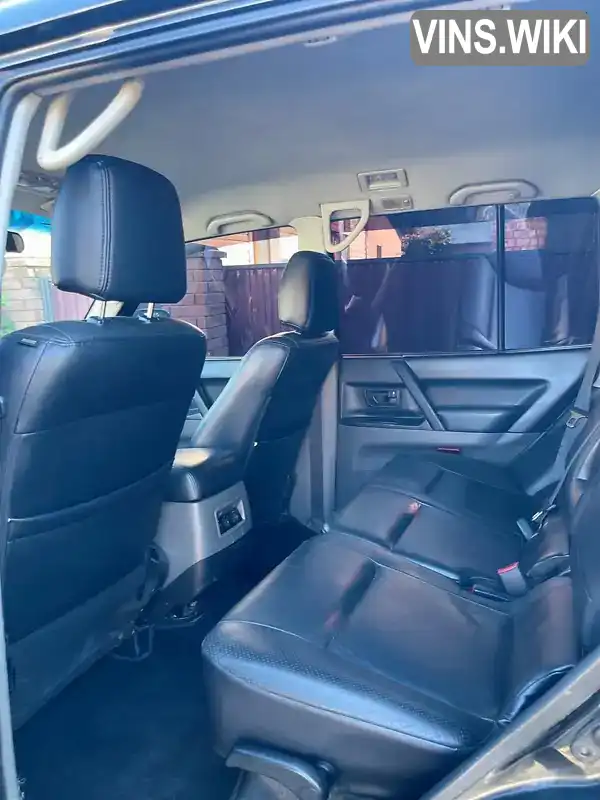 Mitsubishi Pajero 2001, фото з оголошення 2 з 12, VIN JMBLYV75W1J002103