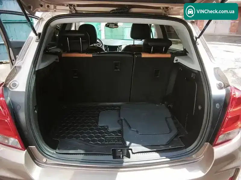 Chevrolet Trax 2018, фото з оголошення 2 з 12, VIN 3GNCJPSB3JL302315