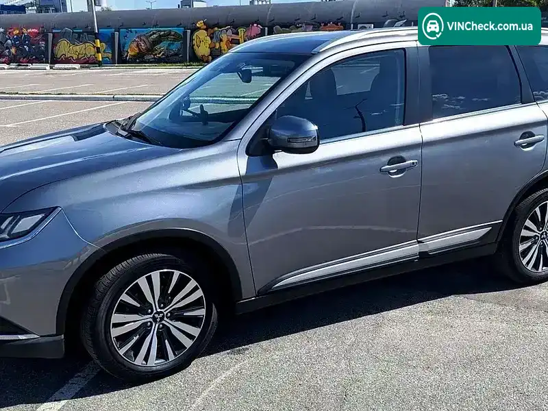 Mitsubishi Outlander 2020, фото з оголошення 1 з 10, VIN JA4AD3A34LJ001826
