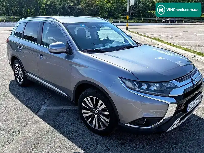 Mitsubishi Outlander 2020, фото з оголошення 2 з 10, VIN JA4AD3A34LJ001826