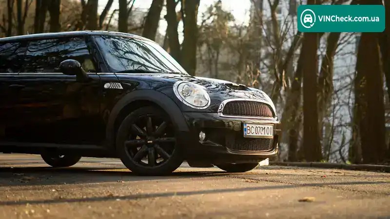 MINI Hatch 2009, фото з оголошення 2 з 21, VIN WMWMF710X0TU93740