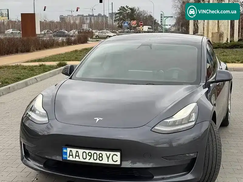 Tesla Model 3 2019, фото з оголошення 1 з 10, VIN 5YJ3E7EB1KF334883
