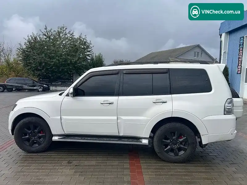 Mitsubishi Pajero 2010, фото з оголошення 1 з 14, VIN JMYLRV95WAJ702210