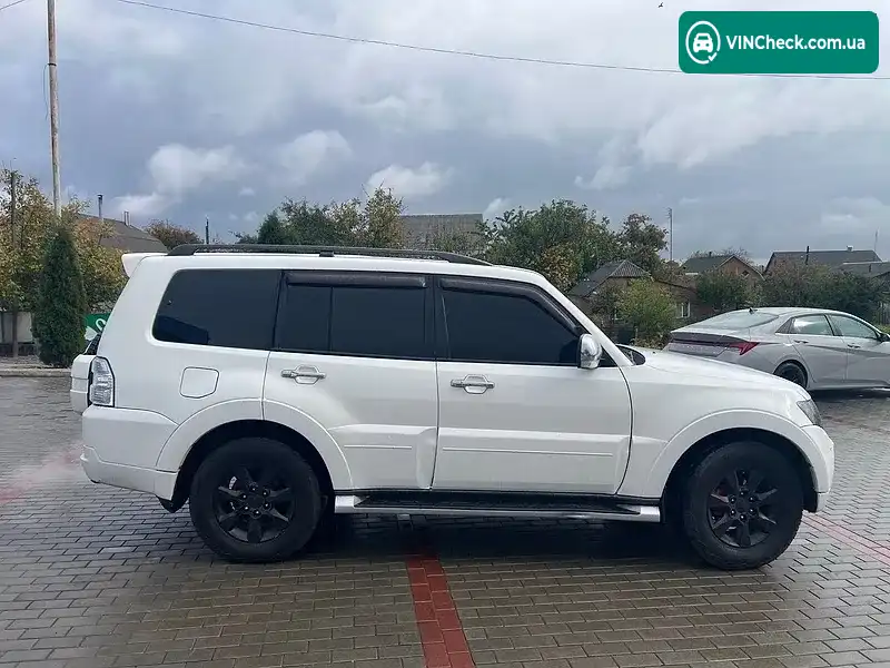 Mitsubishi Pajero 2010, фото з оголошення 2 з 14, VIN JMYLRV95WAJ702210