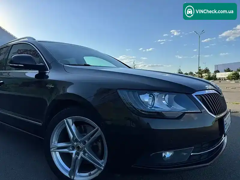 Skoda Superb 2013, фото з оголошення 2 з 20, VIN TMBJF73T0E9010483