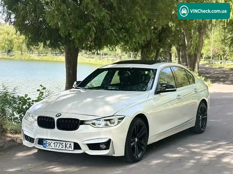 BMW 3 Series 2016, фото з оголошення 1 з 17, VIN WBA8D9G5XHNU59240