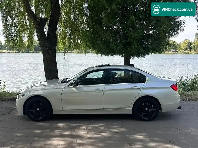 BMW 3 Series 2016, фото з оголошення 2 з 17, VIN WBA8D9G5XHNU59240