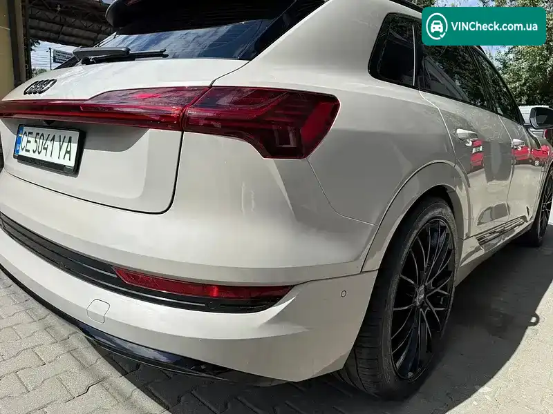 Audi e-tron 2019, фото з оголошення 2 з 21, VIN WAUZZZGE8LB008453