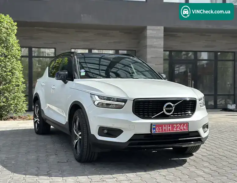 Volvo XC40 2021, фото з оголошення 2 з 20, VIN YV1XZBBVFM2610903