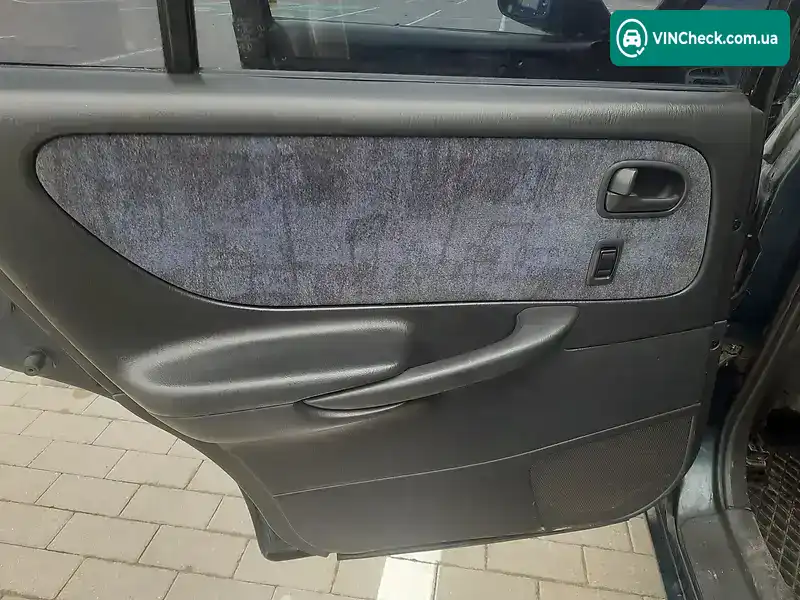 Mazda 626 1999, фото з оголошення 1 з 15, VIN JMZGD165201200548