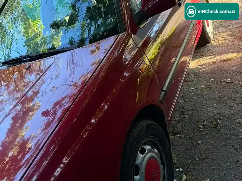 Volkswagen Vento 1994, фото з оголошення 2 з 21, VIN WVWZZZ1HZRW695951