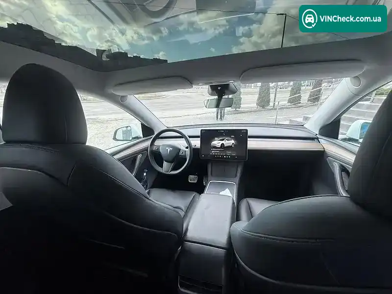 Tesla Model Y 2024, фото з оголошення 2 з 20, VIN 7SAYGDEEXRA288960