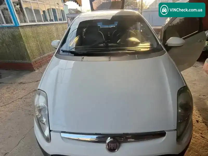Fiat Punto 2011, фото з оголошення 2 з 13, VIN ZFA19900000832637