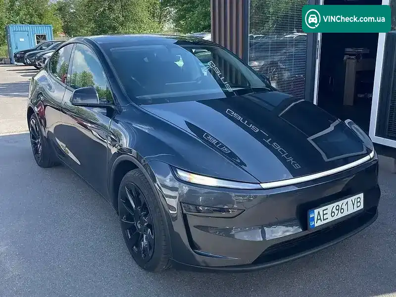 Tesla Model Y 2025, фото з оголошення 1 з 9, VIN 7SAYGDEE4TF335586