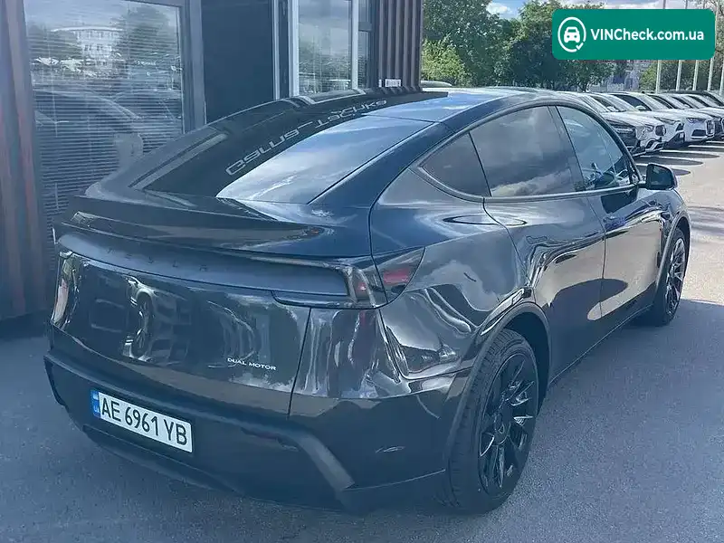 Tesla Model Y 2025, фото з оголошення 2 з 9, VIN 7SAYGDEE4TF335586