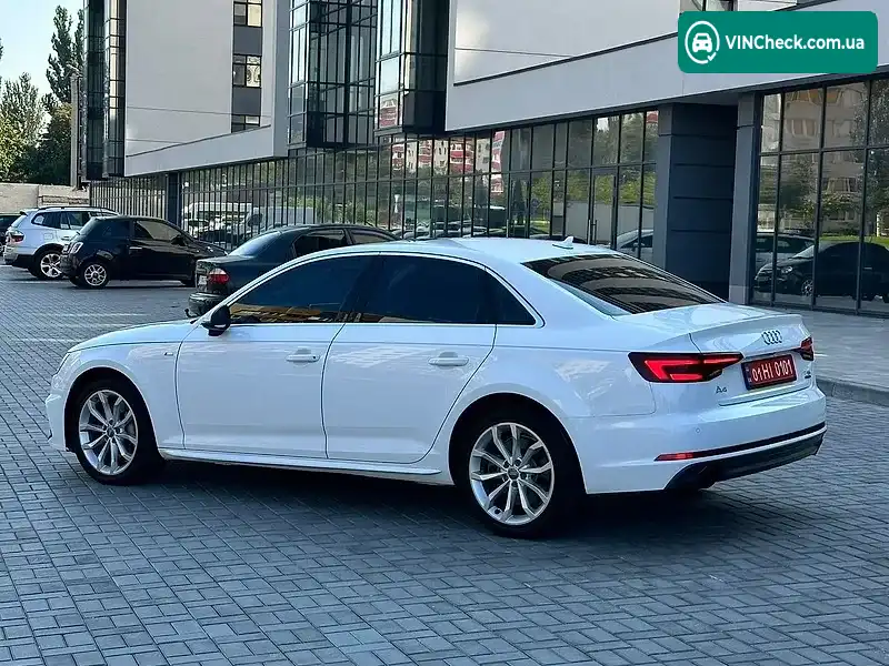 Audi A4 2018, фото з оголошення 2 з 20, VIN WAUBNAF46JA131985