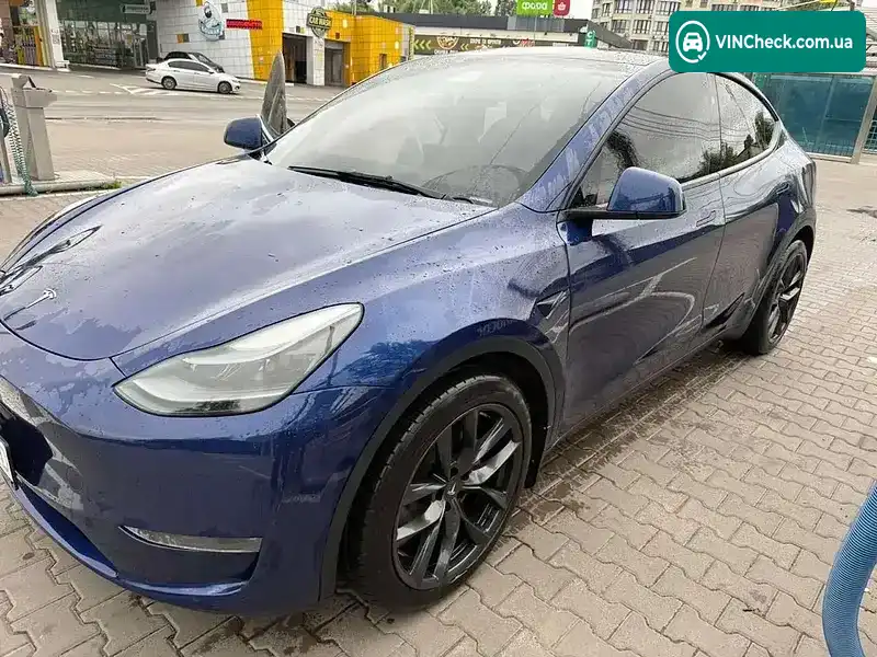 Tesla Model Y 2024, фото з оголошення 2 з 9, VIN 7SAYGDEE8RA271980