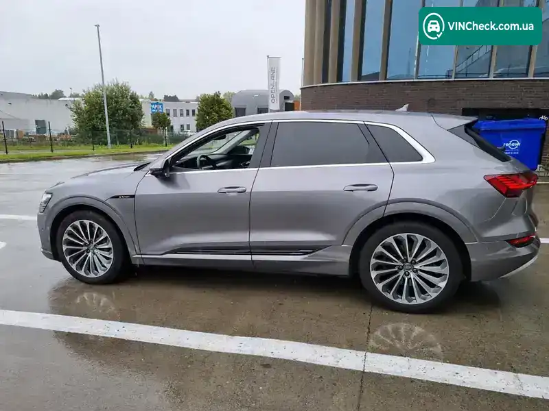 Audi e-tron 2019, фото з оголошення 1 з 20, VIN WAUZZZGE1LB010478