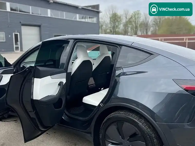 Tesla Model Y 2025, фото з оголошення 2 з 9, VIN 7SAYGDED8TA448817