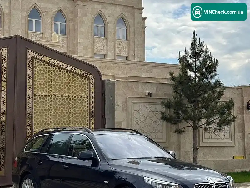 BMW 5 Series 2004, фото з оголошення 1 з 16, VIN WBANL71090CL85526