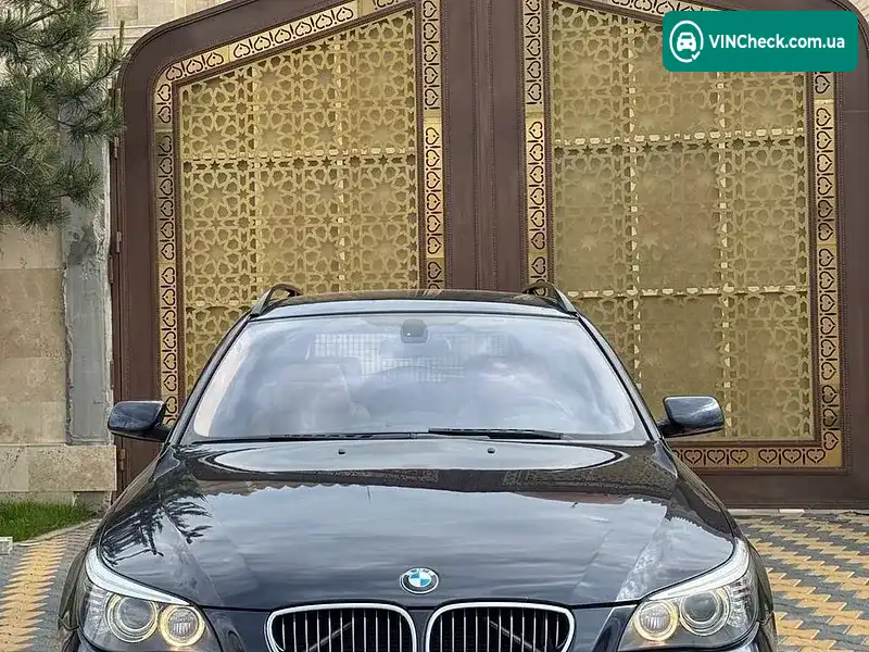 BMW 5 Series 2004, фото з оголошення 2 з 16, VIN WBANL71090CL85526