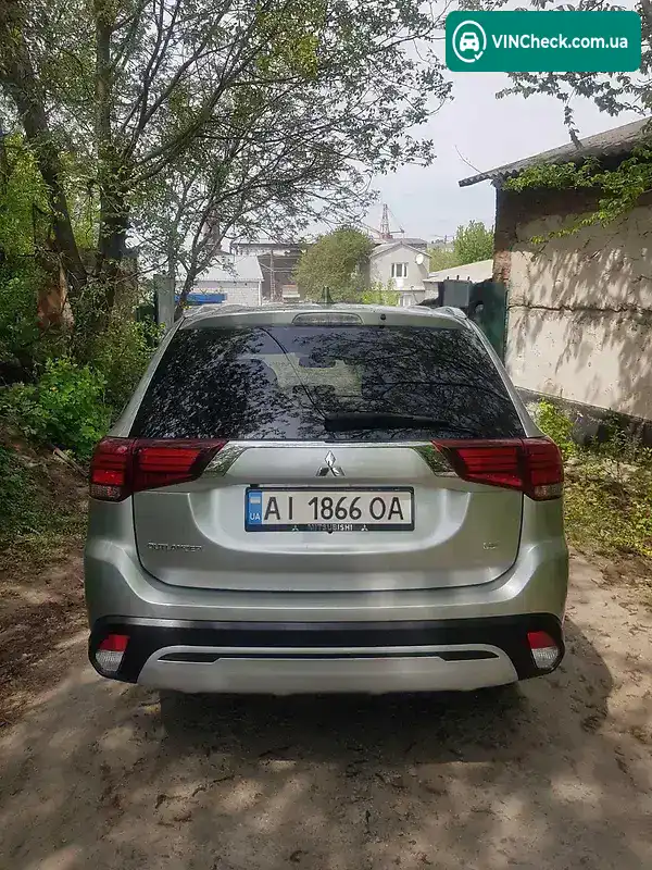 Mitsubishi Outlander 2020, фото з оголошення 1 з 20, VIN JA4AD3A38LZ032174