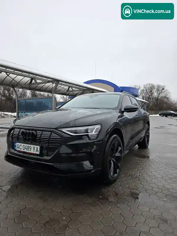 Audi e-tron 2019, фото з оголошення 1 з 10, VIN WAUZZZGE8KB014977