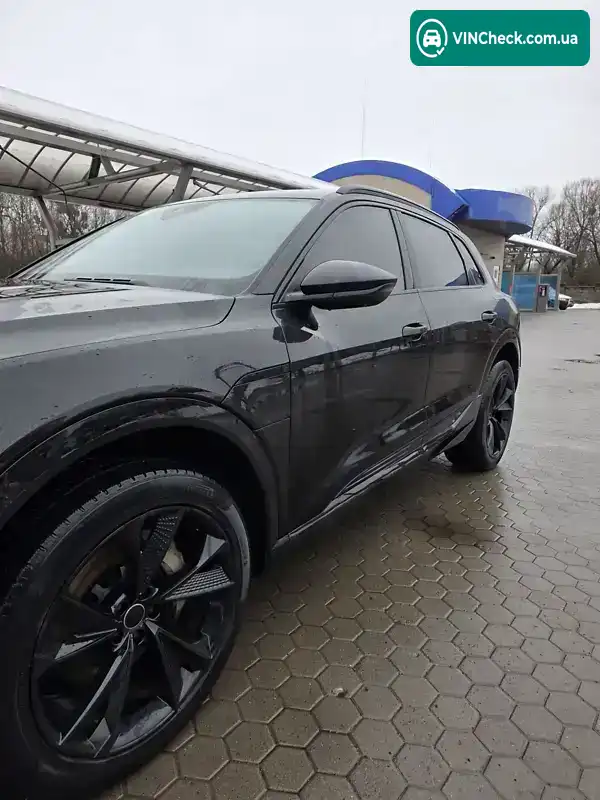 Audi e-tron 2019, фото з оголошення 2 з 10, VIN WAUZZZGE8KB014977