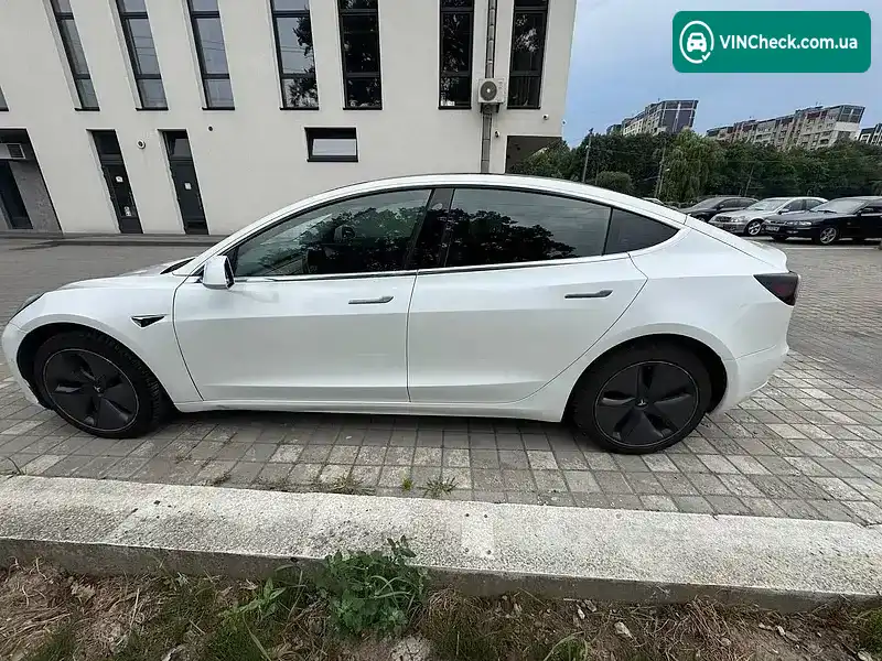 Tesla Model 3 2019, фото з оголошення 2 з 11, VIN 5YJ3E1EB5LF629029