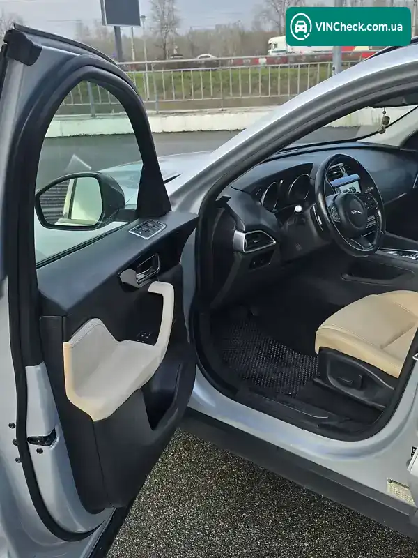 Jaguar F-Pace 2017, фото з оголошення 2 з 21, VIN SADCJ2FX2JA268493