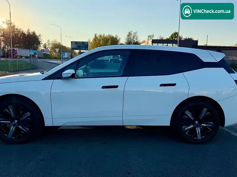 BMW iX 2024, фото з оголошення 2 з 20, VIN WB523CF09SCT98427